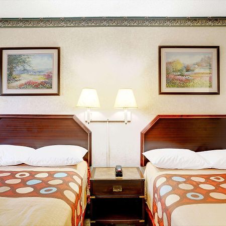 Hotel Super 8 By Wyndham Griffin Zewnętrze zdjęcie
